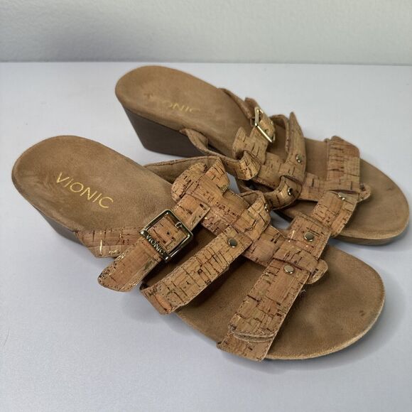 Vionic Women's Beige 2" Pump Round Toe Buckle Strap Wedge Sandals Size 6 - Picture 3 of 5